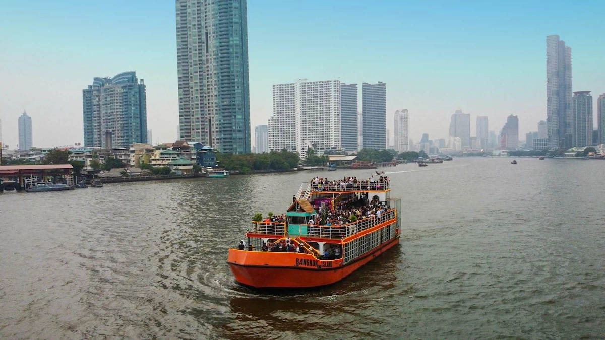 曼谷Bangkok Island游船派对，在湄南河上航行，融合音乐与夜生活氛围