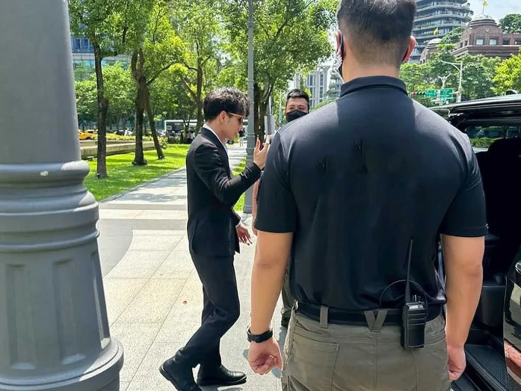 executive protection team escorting vip during city arrival